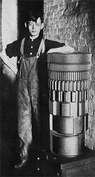 Telharmonium II: young worker with tone generator unit. 1906